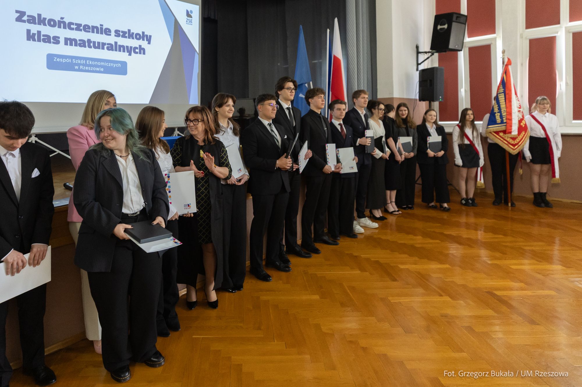 zdjęcie z zakończenia roku szkolnego najwyższych klas szk&oacute;ł podstawowych w Rzeszowie, fot. Grzegorz Bukała, Urząd Miasta Rzeszowa