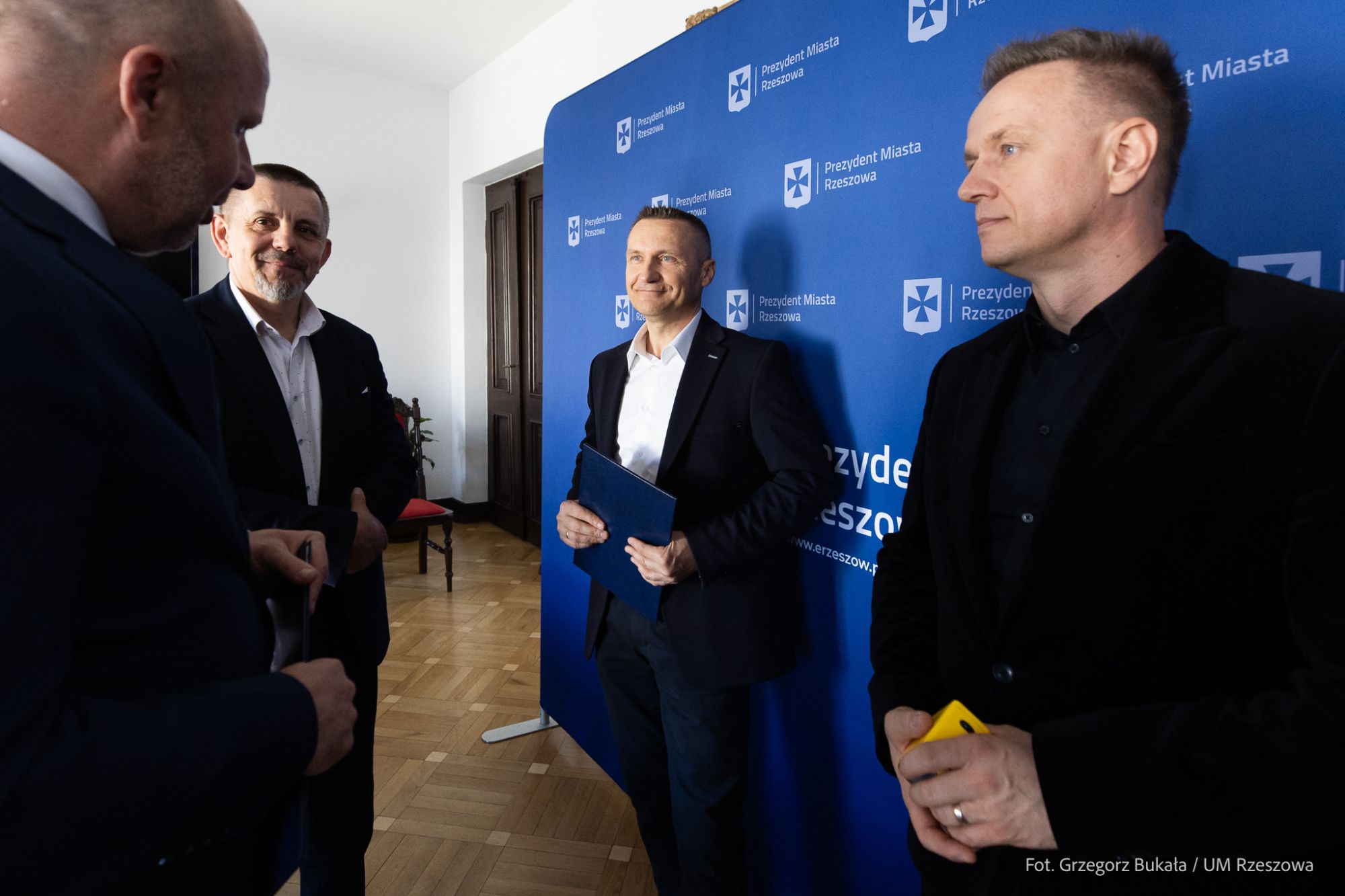 zdjęcie z uroczystego podpisania umowy na budowę łącznika ulic Ropczycka - Tarnowska w Rzeszowie, fot. Grzegorz Bukała, Urząd Miasta Rzeszowa