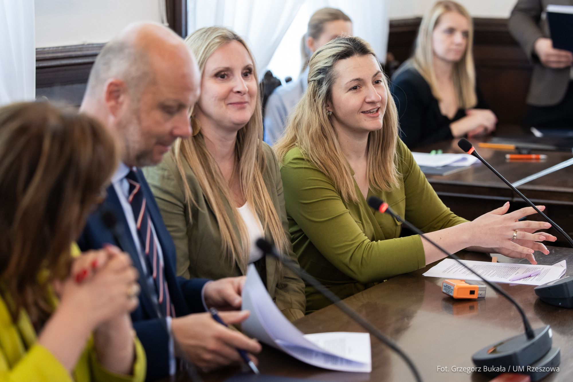 zdjęcie z uroczystego podpisywania um&oacute;w z organizacjami pozarządowymi w Rzeszowie, fot. Grzegorz Bukała, Urząd Miasta Rzeszowa