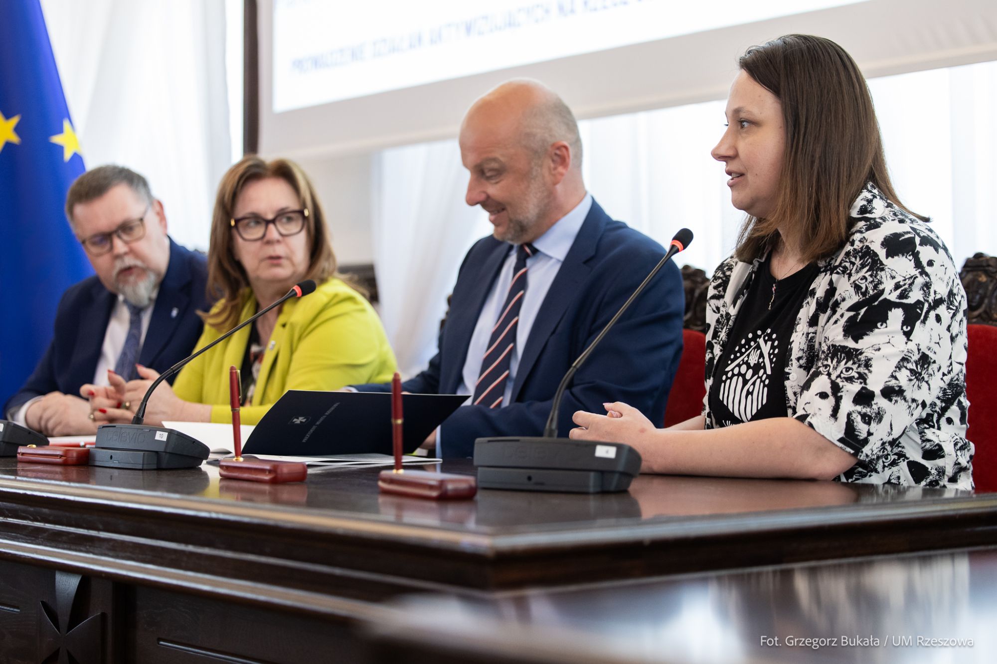 zdjęcie z uroczystego podpisywania um&oacute;w z organizacjami pozarządowymi w Rzeszowie, fot. Grzegorz Bukała, Urząd Miasta Rzeszowa