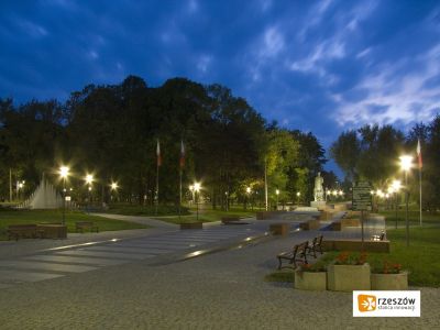 Oświetlenie zrealizowane w ramach rewitalizacji Parku Jedności Polonii z Macierzą. Fot. Bogdan Szczupaj