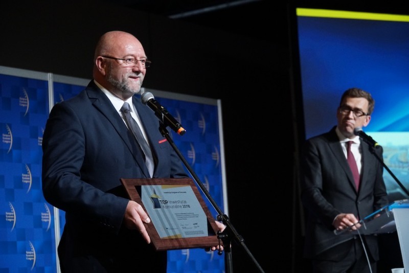 Zastępca Prezydenta Andrzej Gutkowski odbiera nagrodę dla Rzeszowa