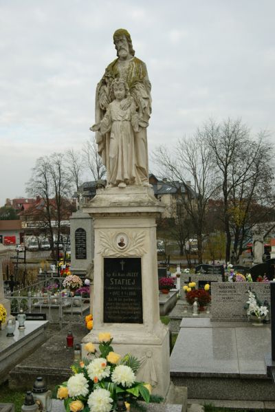 Pomnik - nagrobek księdza kanonika J&oacute;zefa Stafieja