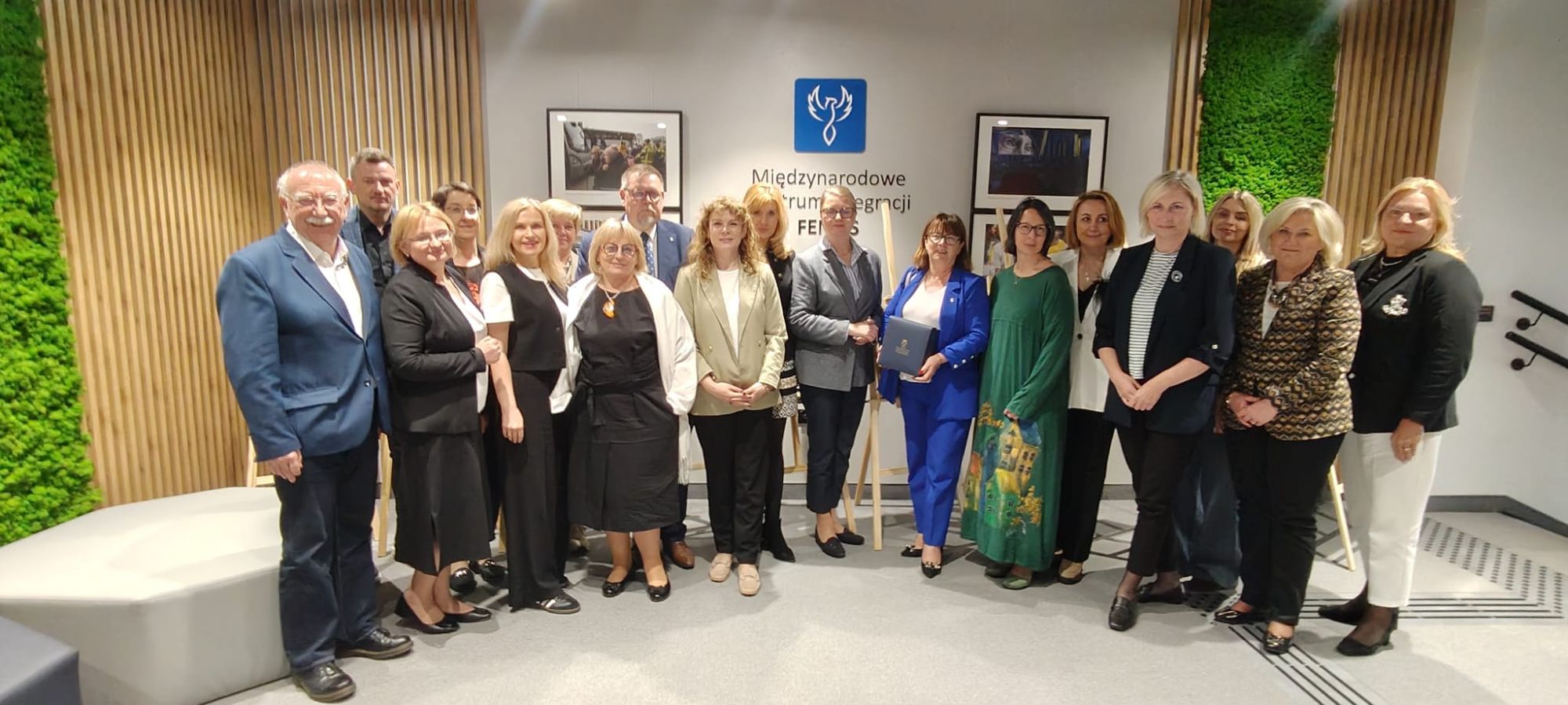 zdjęcie uczestnik&oacute;w og&oacute;lnopolskiego spotkania Sieci Miast i Gmin Przyjaznych Starzeniu